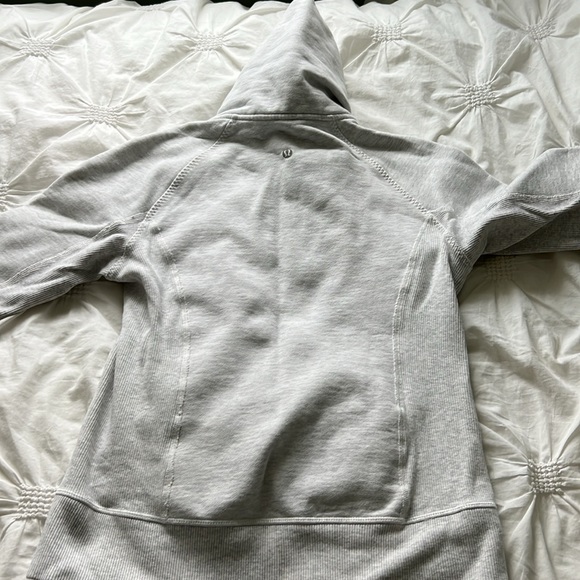Lululemon size 6 sweatshirt - Picture 4 of 5
